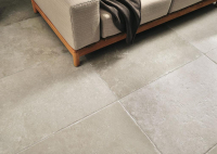 1733476972997-bodenfioranesekollektionpietravivagrosze604x906farbesilkgrigiochiaro
